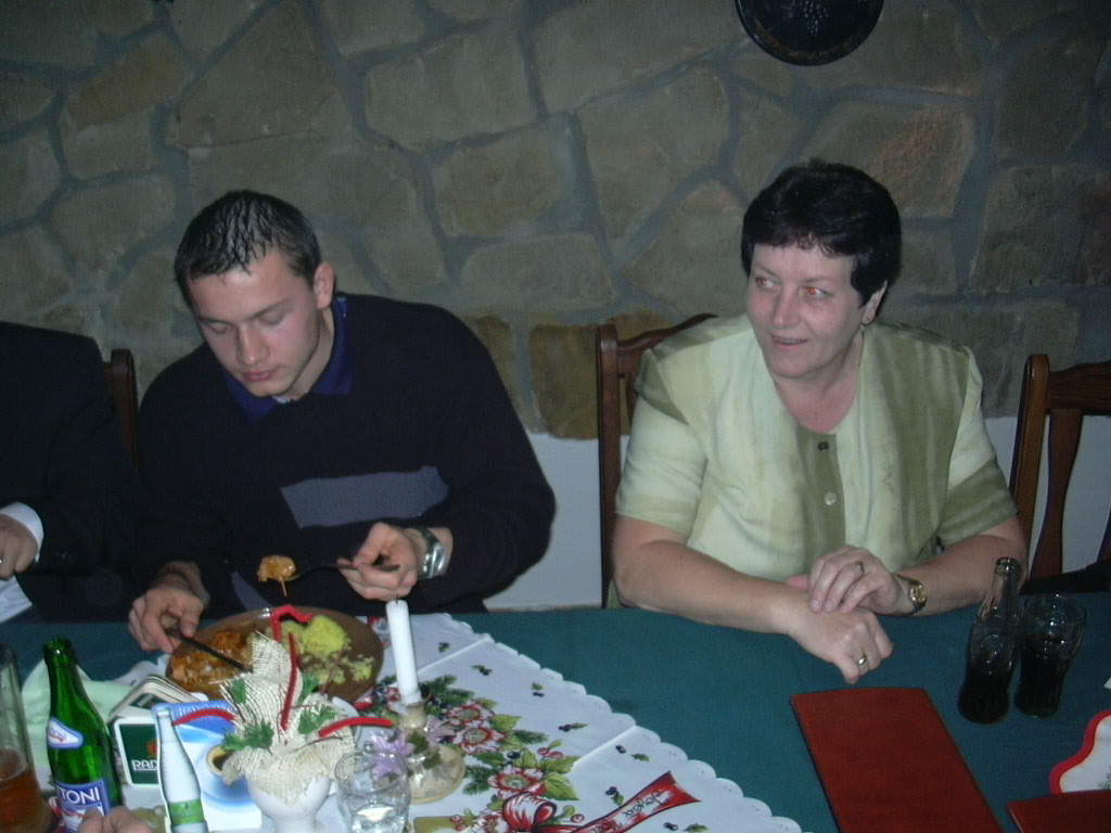 Nacpu ji do žaludku